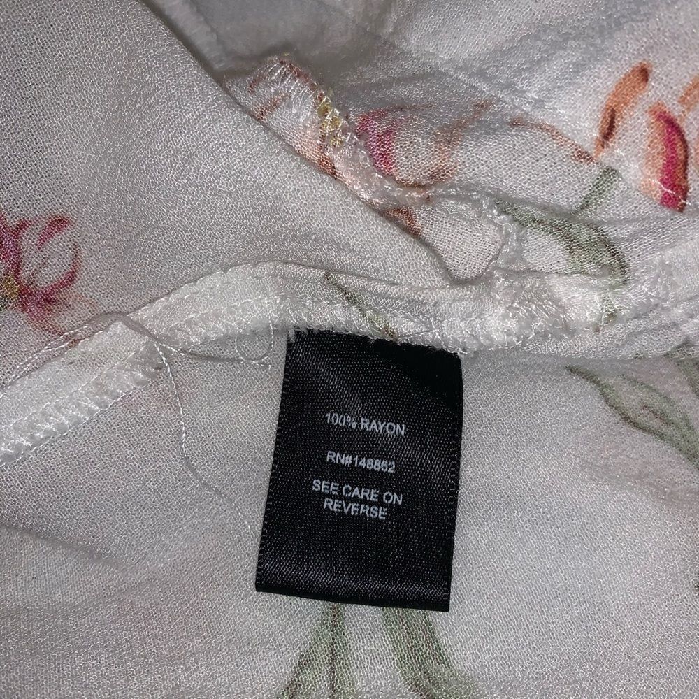 Torrid Ivory Floral Crepe Knot Button Down Top 1X - Picture 3 of 3